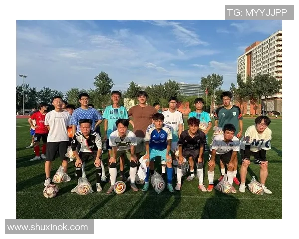 武汉足球队荣登足球团队协作排行榜第二名展现强大团队精神与默契配合